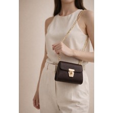 Kadın Zincir Askılı Mini Omuz & Çapraz Çanta – Gold Kilit Detaylı Şık Tasarım