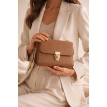 Kadın Zincir Askılı Mini Omuz & Çapraz Çanta – Gold Kilit Detaylı Şık Tasarım