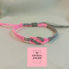 Crystal Atelier Pembe Gri Sonsuzluk Düğümü Makrome Bileklik – El Yapımı Ayarlanabilir Anlamlı Şans Bilekliği