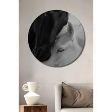 Teona Ahşap Siyah Beyaz At Aşkı Yağlı Boya Görünümlü Ahşap Dekoratif Tablo Yuvarlak Duvar Tablosu