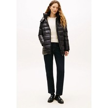 Tommy Hilfiger Kadın Parlak Görünümlü Çıkarılabilir Kapüşonlu Şişme Mont - Siyah