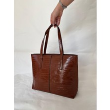 Melecco  Kadın Krokodil Desenli Büyük Boy Omuz Çantası – Şık, Dayanıklı & Günlük Kullanıma Uygun