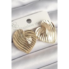 Shopwave Pirinç Gold Renk Işlemeli Plaka Kalp Model Kadın Küpe - TJ-BKP10247