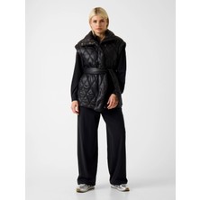 Guess Hilma Kolsuz Şişme Kadın Siyah Yelek V6RN01WL832-JBLK