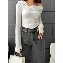 Qutta Kadın Tek Omuz Açık Parmak Geçmeli Madonna Yaka Bluz