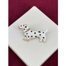 Calista Aksesuar Beyaz Dalmaçyalı Köpek Figürlü Parlak Taş Tasmalı Gold Broş