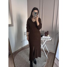 Tuğçe Fashion Önden Yırtmaçlı Düğme Detaylı Kahverengi Triko Elbise