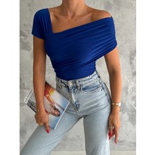 Qutta Kadın Asimetrik Düşük Omuz Kısa Kol Crop Bluz