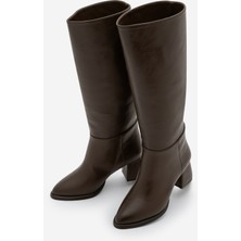 Marjin Kadın Sivri Burun Fermuarsız Kalın Topuklu Çizme Aluta Kahve