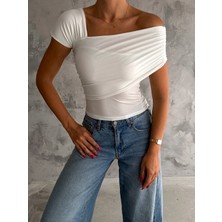 Qutta Kadın Asimetrik Düşük Omuz Kısa Kol Crop Bluz