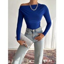 Qutta Kadın Kayık Yaka Omuz ve Yan Büzgülü Sandy Kumaş Uzun Kol Bluz