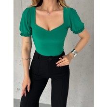 Qutta Kadın Kalp Yaka Balon Kol Önü Pervazlı Kısa Kollu Sandy Kumaş Örme Bluz