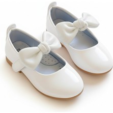 Kız Çocuk Beyaz Rugan Fiyonklu Kaydırmaz Taban Babet