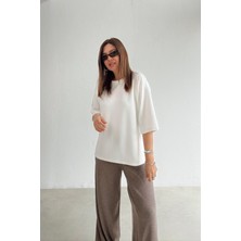 Et Beyaz Yırtmaçlı Oversize Tişört