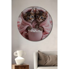 Teona Ahşap Sıcak Kahve Keyfi Yapan İki Sevimli Kedi Yağlı Boya Görünümlü Ahşap Dekoratif Tablo Yuvarlak Duvar Tablosu