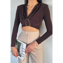 Gülseli Kadın V Yaka Büzgülü Gold Toka Detaylı Crop Top Bluz P-00020149