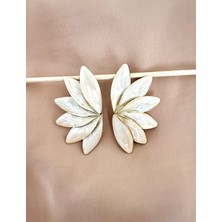 Atelier Çağla Krem Büyük Yarım Çiçek Küpe