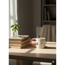 Palto Tasarım Çilek Tasarımlı Örgü Sap Kupa  - Hediye Seramik Kupa