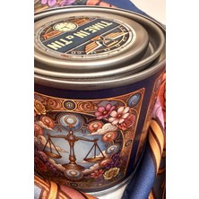 Time in a Tin Terazi Burcuna Özel Ipeksi Saten Tasarım Fular-Retro Teneke Kutulu Hediye Seti