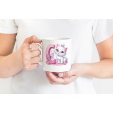 "kişiye Özel Isimli ve Çiçekli Baş Harf Tasarımlı Porselen Kupa"