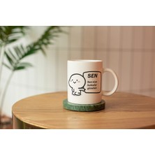 "kişiye Özel Isimli ve Çiçekli Baş Harf Tasarımlı Porselen Kupa"