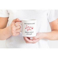 "kişiye Özel Isimli ve Çiçekli Baş Harf Tasarımlı Porselen Kupa"