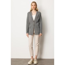 Mutlu Ertan Kadın Düğme Detaylı Triko Ceket Gri 20235