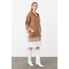 Mutlu Ertan Kadın Tıger  Desen Detaylı Kapüşpnlu Triko Hırka Camel 20050