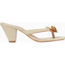 Fleur 55, Çiçek Detaylı Deri Thong Mule Sandalet, Zarif Off-White