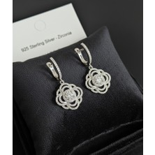 Fm Sevgililer Gününe Özel  925 Ayar Gümüş  Zirkon  Taşlı Özel Tasarım Gül Motifli Gece Işıltısı Şık Gümüş Küpe