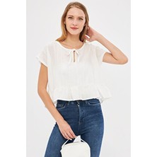 Armonika Kadın Beyaz Yarasa Kol Yakası Bağlamalı Eteği Fırfırlı Oversize Crop Bluz ARM-24Y001088