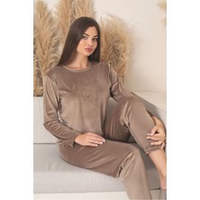 Asel Kadın Kırmızı Renk Likralı Kadife Pijama Takımı