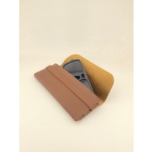 Optic Plus Deriden El Yapımı Kuşaklı Deri Gözlük Kılıfı Kahverengi (Kişiye Özel Isim Yazılı)