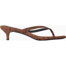 Black Suede Studio Lara 35 Leopar Desenli Saten Slip-On Mules Logo Detaylı, Zarif ve Modern Tasarım