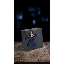 Adenz Siyah Hediye Kutusu Kırpık Kağıt 20X20X10 cm Kuru Çiçek Süsleme ile Kişiselleştirilebilir