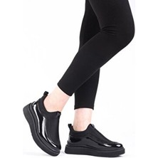 Layki Kadın Blenda Siyah Renkli Taşlı Detaylı Yürüyüş Ayakkabısı Poliüretan Tabanlı