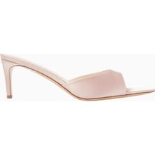 Black Suede Studio Belle 65 Açık Pembe Saten Sivri Burun, El Yapımı Zarif Mule Sandalet