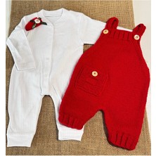 0-6 Ay El Örgüsü Kırmızı Tulum ile Iç Tulum, Babet Çorap ve Tokadan Oluşan Hediye Seti