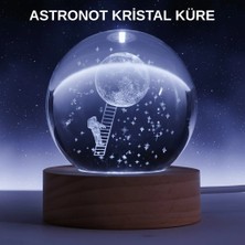 Aspata Store Buğz Lazer Işlemeli 3D Astronot Kristal Küre LED Işıklı Uzay Temalı Gece Lambası