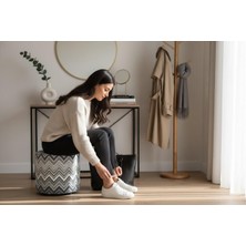 Elanora Home Dokusu ve Modern Tasarımıyla Her Ortama Uyum Sağlayan Çok Amaçlı Puf