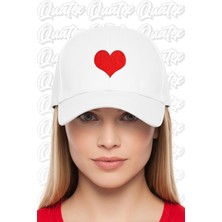 Quatex Kalp Nakışlı Şapka – Beyaz %100 Pamuk Gabardin Unisex Model
