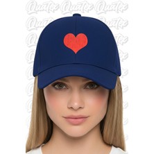 Quatex Kalp Nakışlı Şapka – Lacivert %100 Pamuk Gabardin Unisex Model