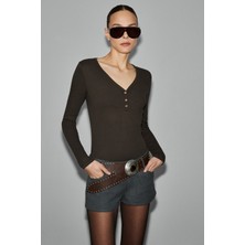 Grimelange KALANI Kadın Uzun Kollu V Yaka Patlı Düğmeli Acı Kahve Bluz