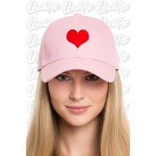 Quatex Kalp Nakışlı Şapka – Pembe %100 Pamuk Gabardin Unisex Model