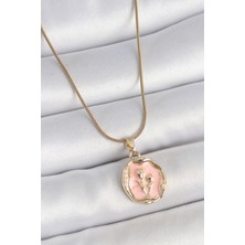 Pazarcan 316L Çelik Gold Renk Zincir Pembe Mineli Çiçek Işlemeli Portre Model Kadın Kolye - TJ-BKO10165