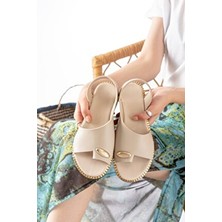 Slipcat Kadın Parmak Arası Tek Bant Sandalet Yüzük Aksesuarlı Toka Detaylı Rahat Tasarım