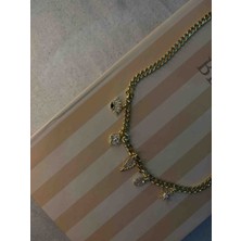 Altın-Çelik Renk Charm Detaylı Zincir Kolye– Nazar, Yonca, Melek Kanadı Figürlü