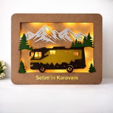 Runc Design Kişiye Özel Isimli Işıklı Karavan Tablosu | Ahşap Dekoratif LED Duvar Panosu