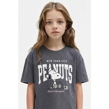 DeFacto Snoopy Relax Fit Bisiklet Yaka Kısa Kollu Tişört Kız Çocuk D8821A825SP