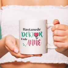 Hepta Collection Hediyesepeti Doktor Anneye Hediye Esprili Kupa Bardak - 9,5 cm Yükseklik - Çift Yüz Baskılı Porselen